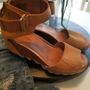 Sorel Joannie II Brown Ankle Strap Sandal!